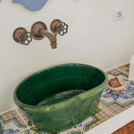 לינה וארוחת בוקר Masseria Paradiso אוסטוני